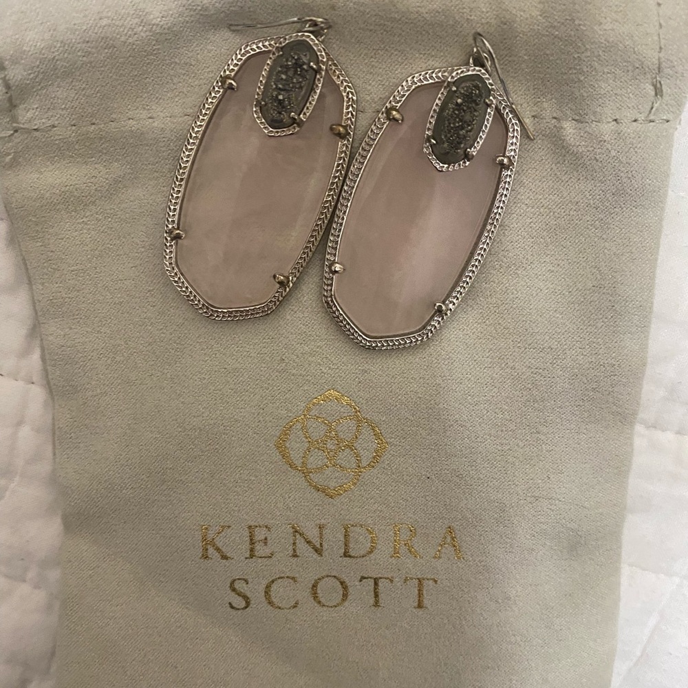 Kendra Scott color bar